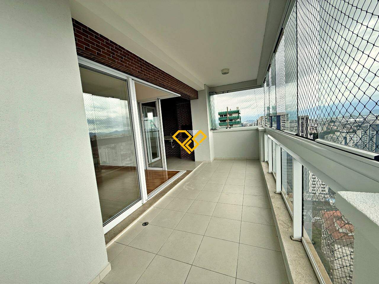 Apartamento à venda no Boqueirão: Varanda com churrasqueira