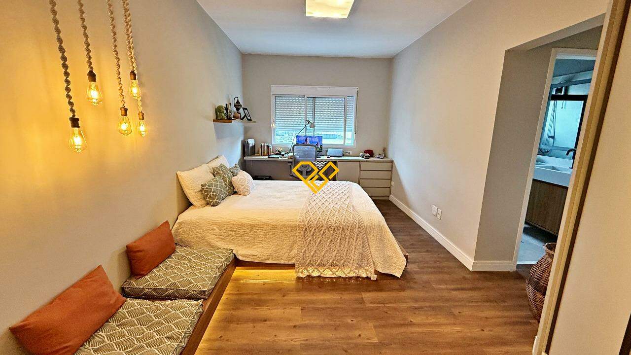 Apartamento à venda no Ponta da Praia: Dormitório 1 - suíte