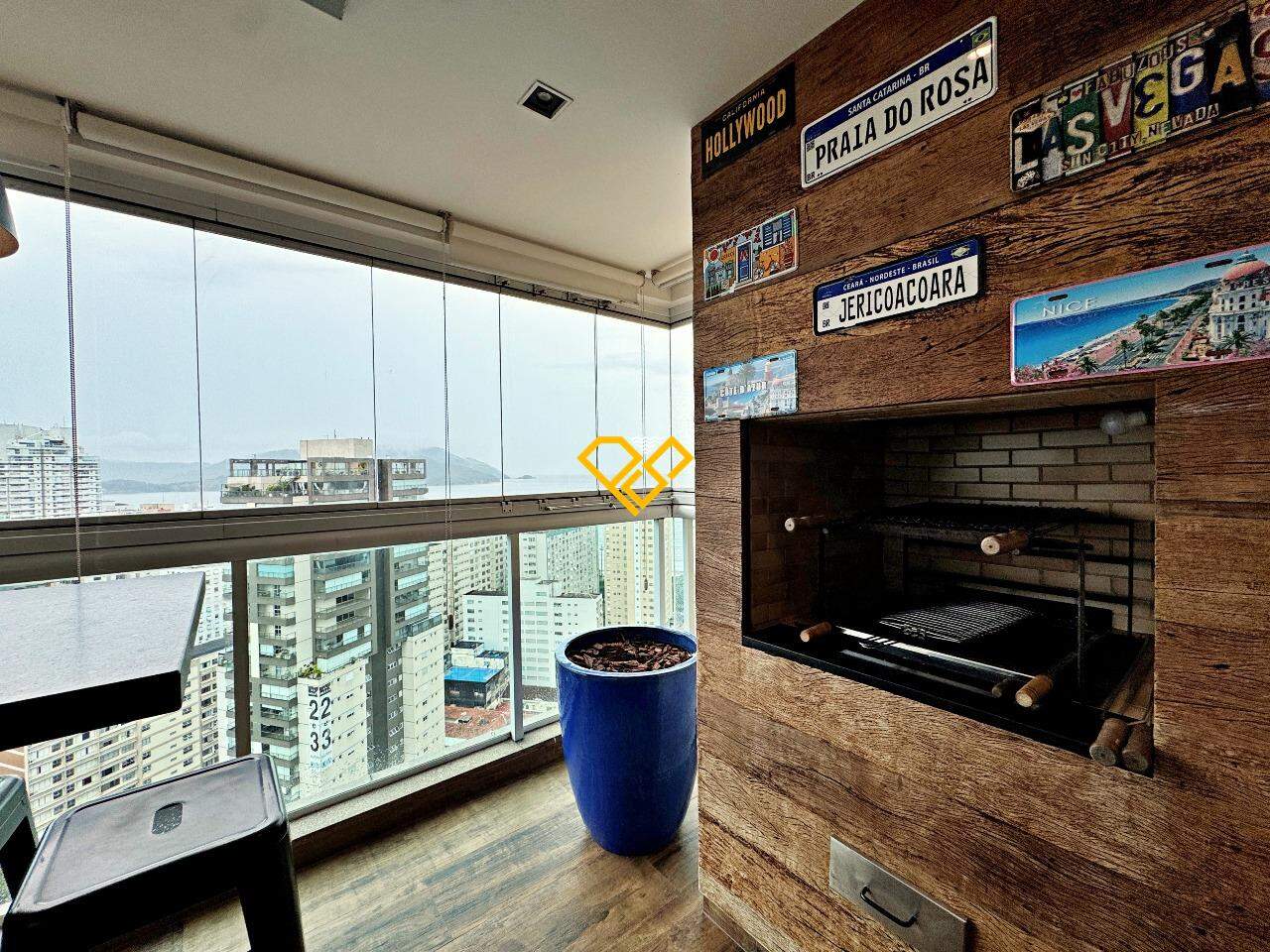 Apartamento para aluguel no Embaré: Varanda com churrasqueira