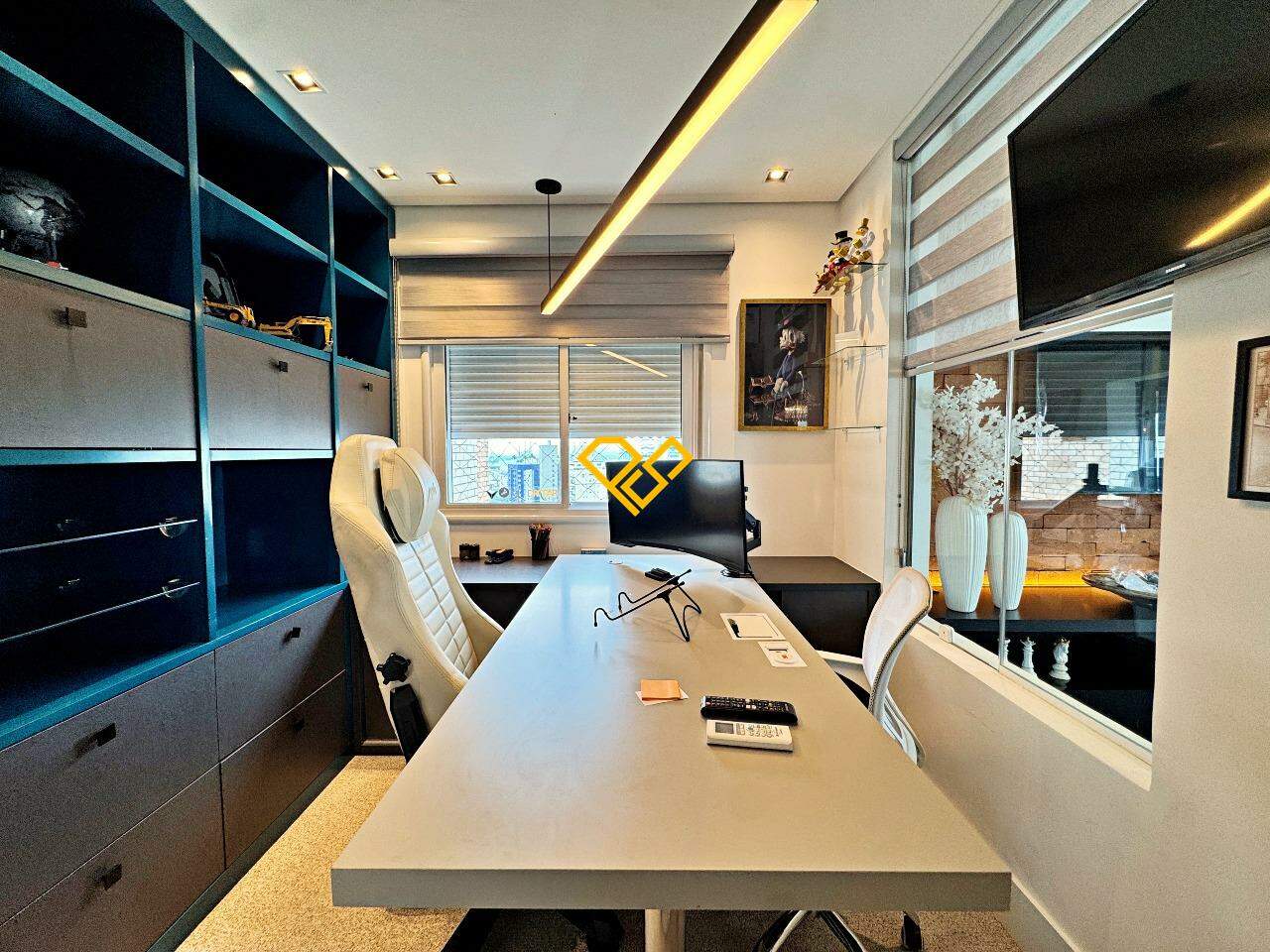 Apartamento para aluguel no Embaré: Escritório