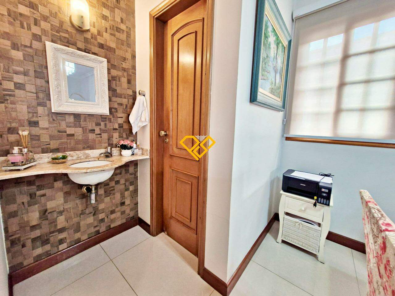 Sobreposta Alta à venda no Embaré: Lavabo