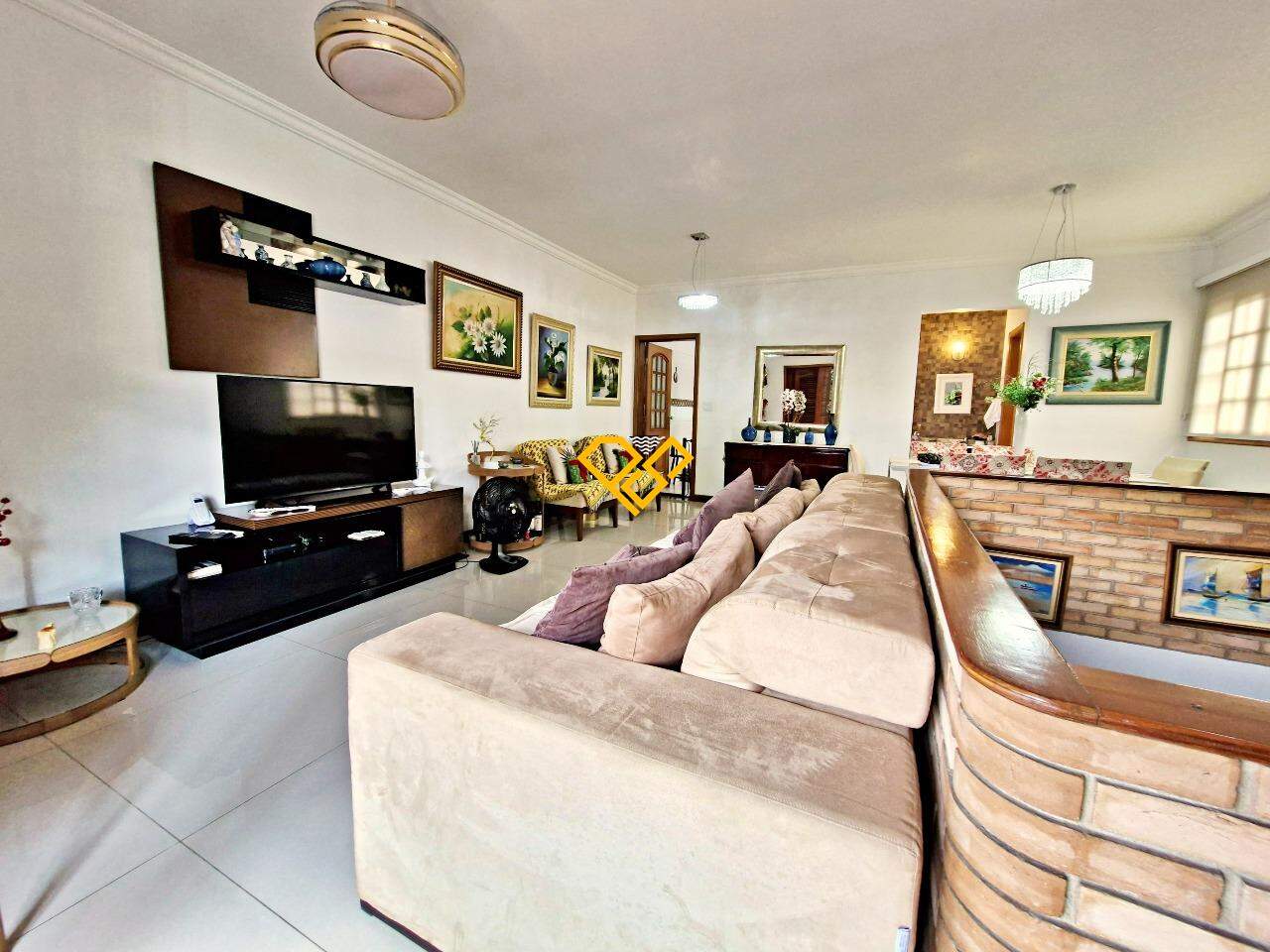 Sobreposta Alta à venda no Embaré: Sala