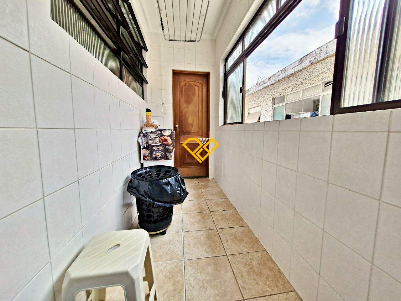 Sobreposta Alta à venda no Embaré: Área de serviço