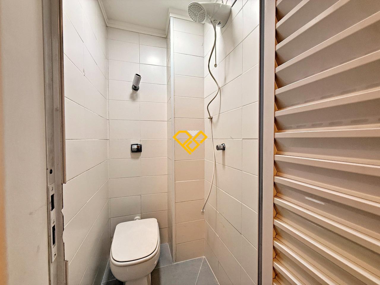 Apartamento à venda no Gonzaga: Wc de serviço