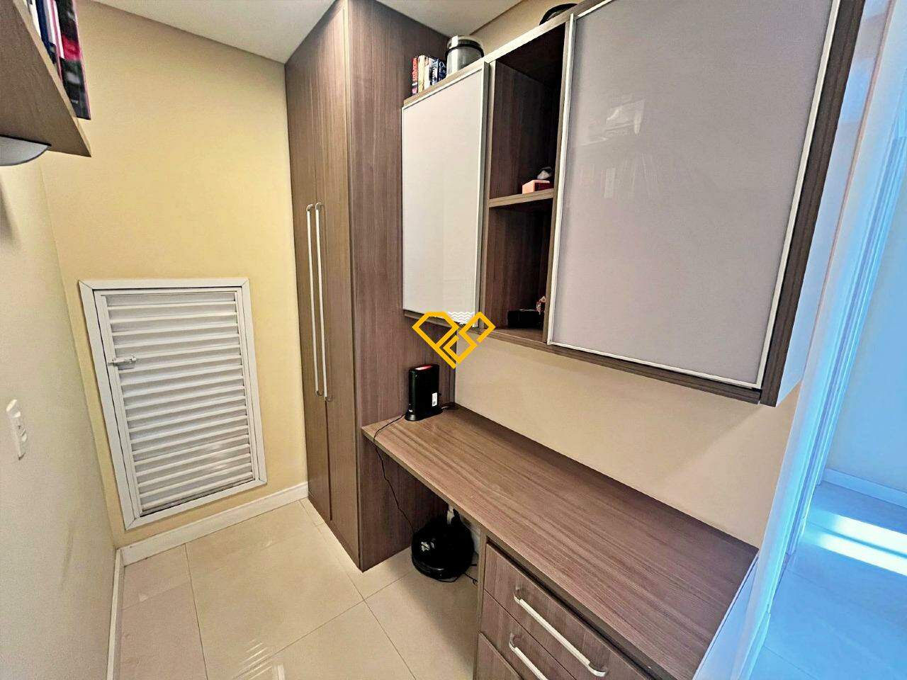 Apartamento à venda no Ponta da Praia: Escritório