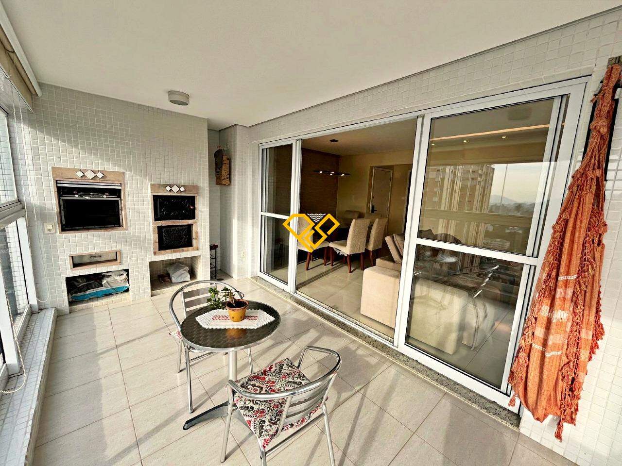 Apartamento à venda no Ponta da Praia: Varanda