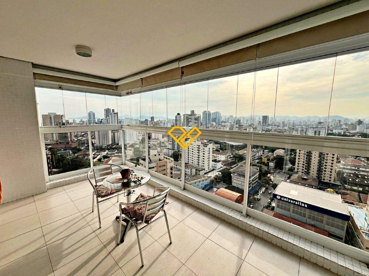 Apartamento à venda no Ponta da Praia: Varanda