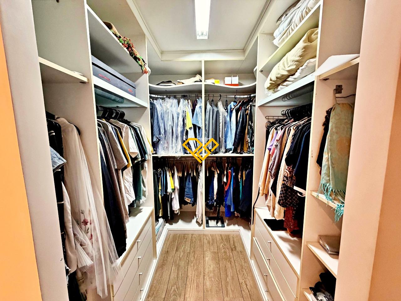 Garden à venda no Gonzaga: Suíte 1 - master - closet