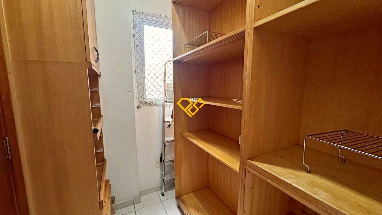 Apartamento à venda no Gonzaga: Dependência