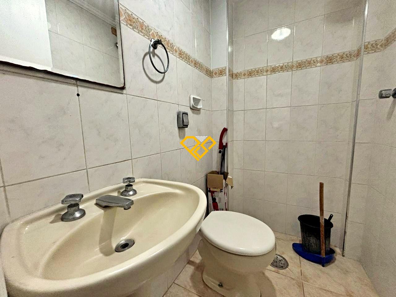 Apartamento à venda no Gonzaga: Wc de serviço
