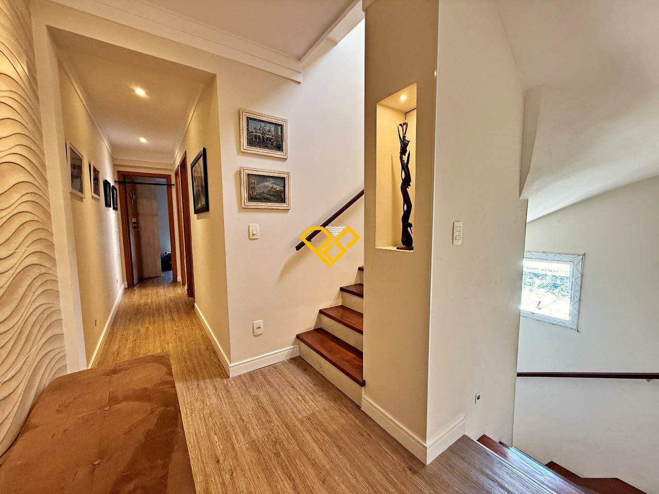 Cobertura à venda no Gonzaga: Hall de acesso área intima 2º pavimento