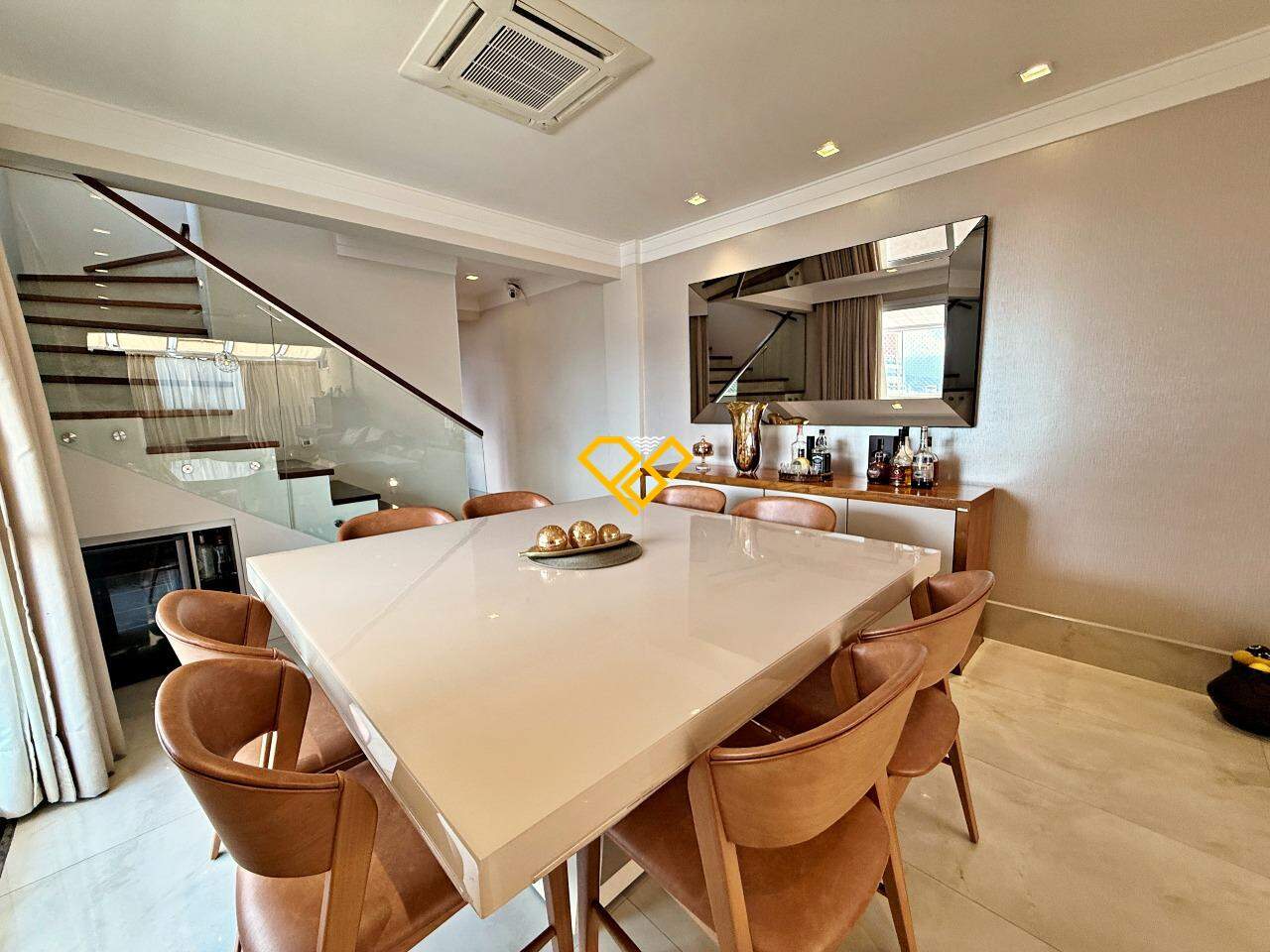 Cobertura à venda no Gonzaga: Sala de estar e jantar 1º pavimento