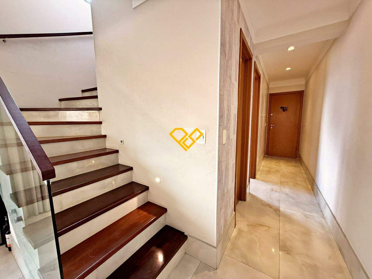 Cobertura à venda no Gonzaga: Sala de estar e jantar 1º pavimento