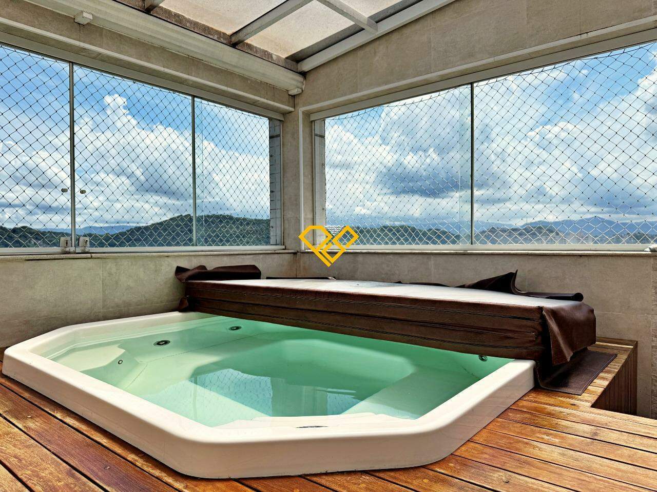 Cobertura à venda no Gonzaga: jacuzzi área gourmet 3 piso