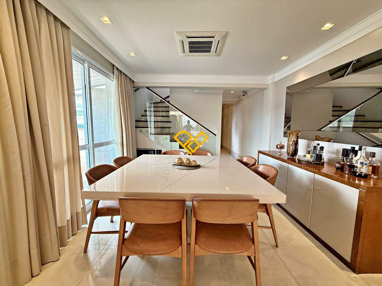 Cobertura à venda no Gonzaga: Sala de estar e jantar 1º pavimento