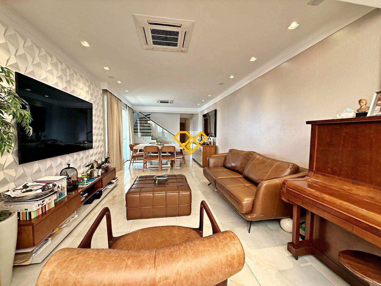 Cobertura à venda no Gonzaga: Sala de estar e jantar 1º pavimento