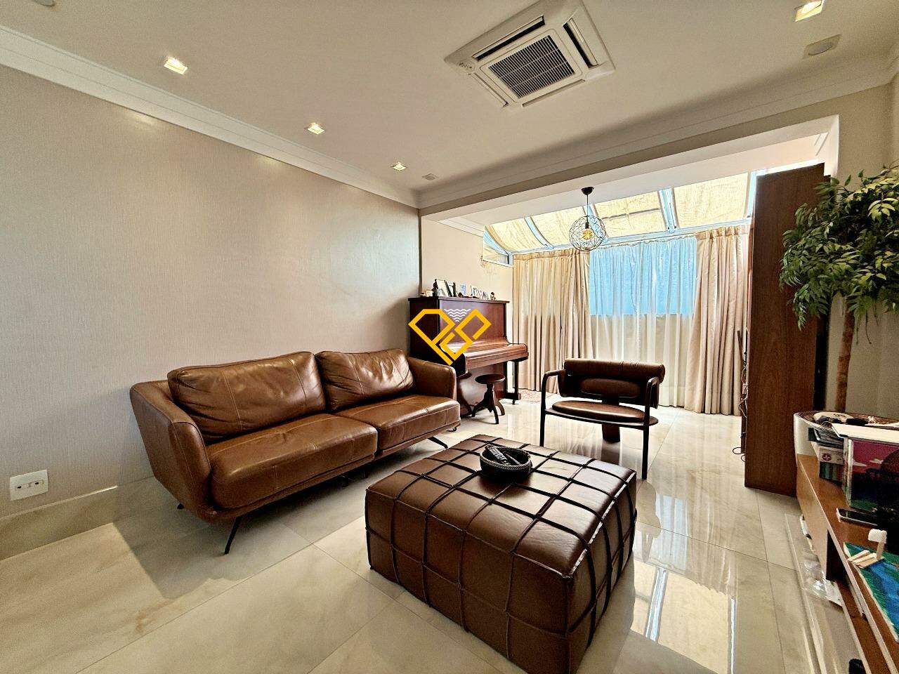 Cobertura à venda no Gonzaga: Sala de estar 1º pavimento