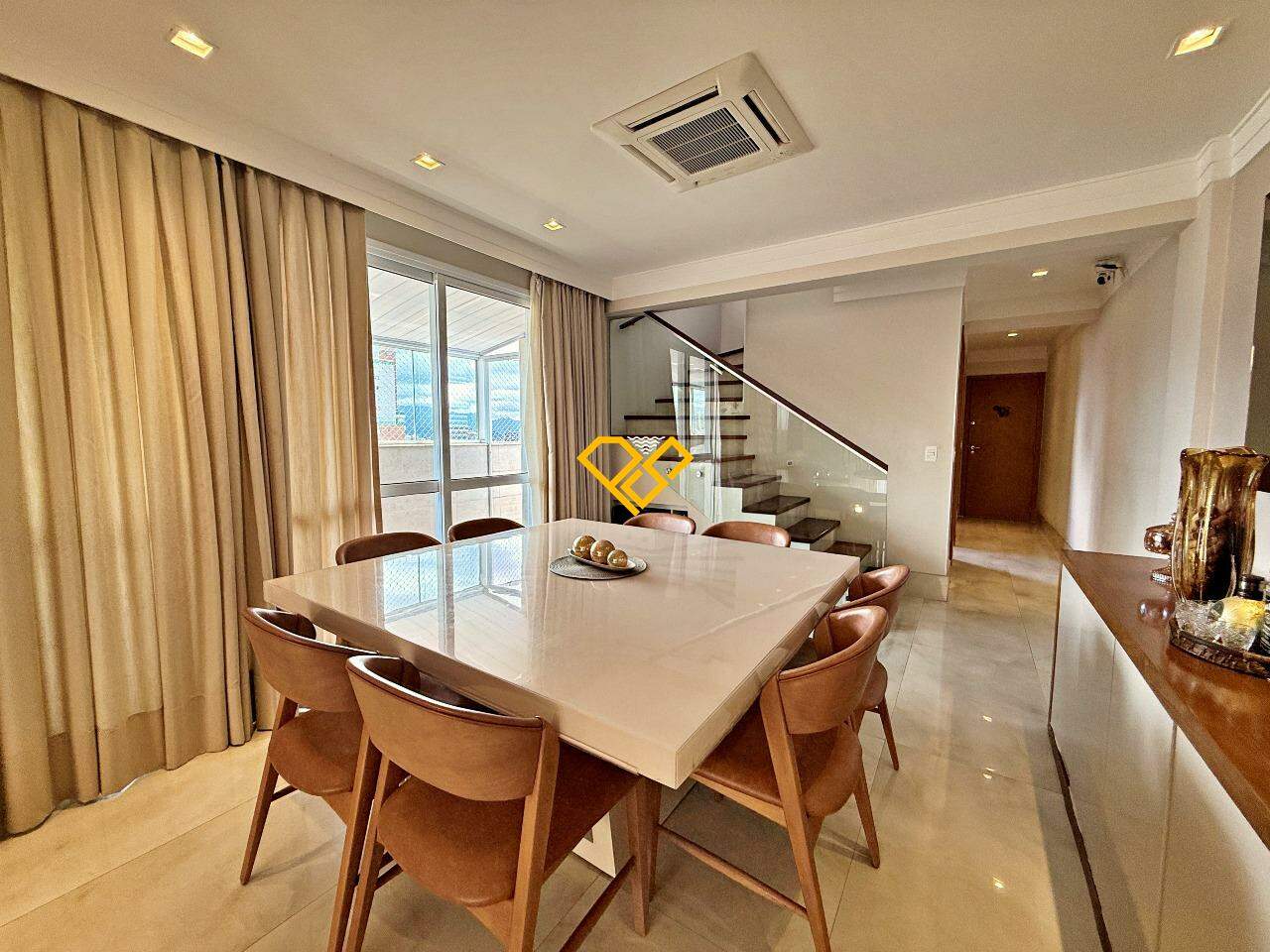 Cobertura à venda no Gonzaga: Sala de estar e jantar 1º pavimento