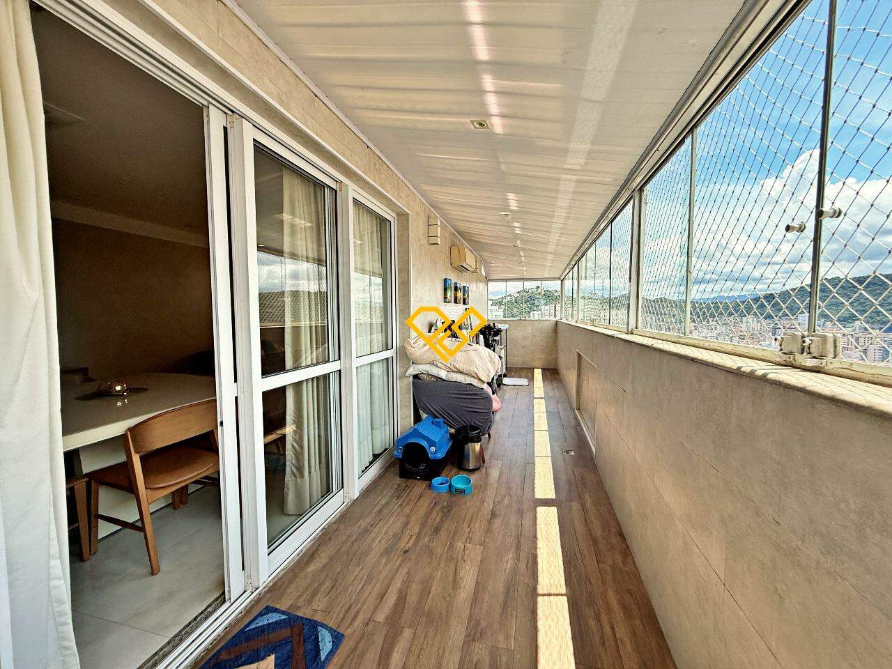 Cobertura à venda no Gonzaga: varanda coberta 1º pavimento