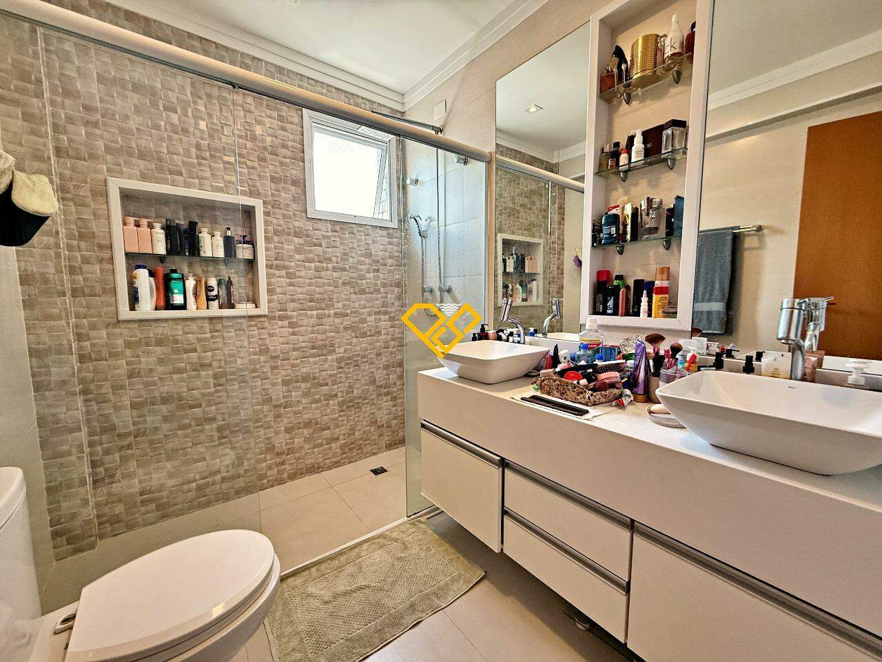 Cobertura à venda no Gonzaga: Banheiro suíte 2º pavimento