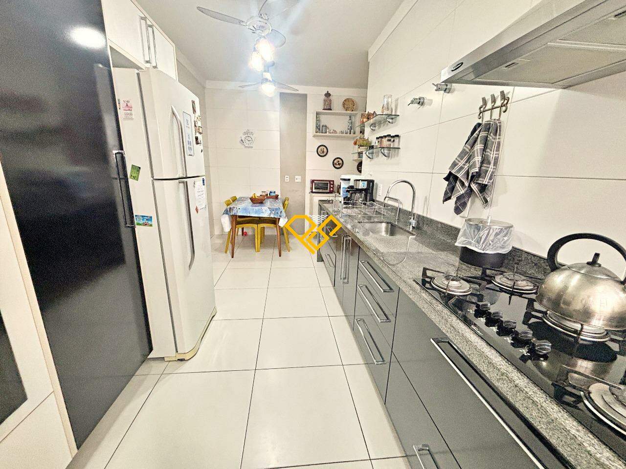 Apartamento à venda no Embaré: Cozinha