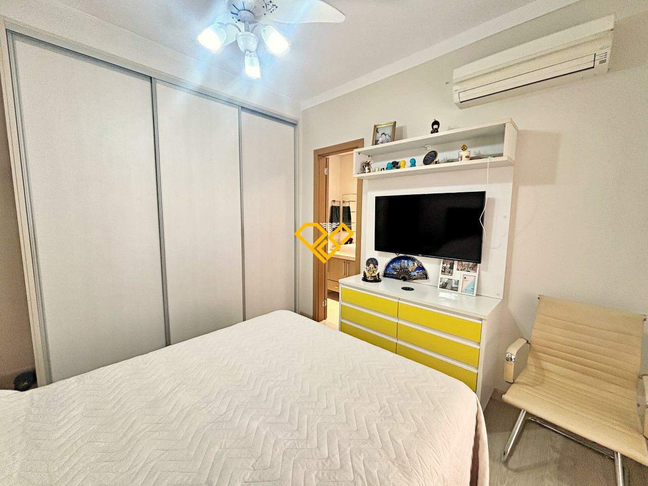 Apartamento à venda no Embaré: Suíte 1