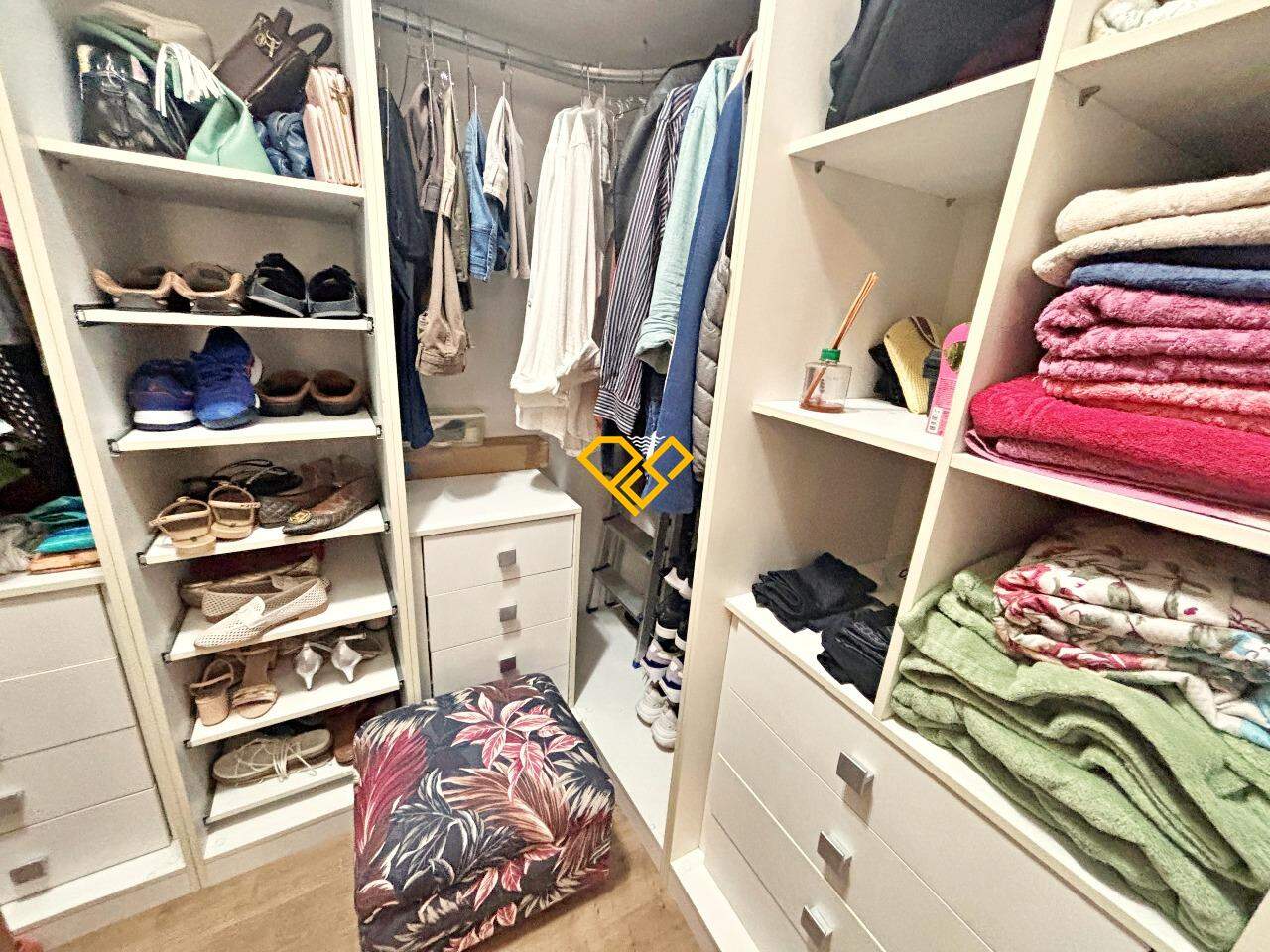 Apartamento à venda no Embaré: Suíte 3 - closet