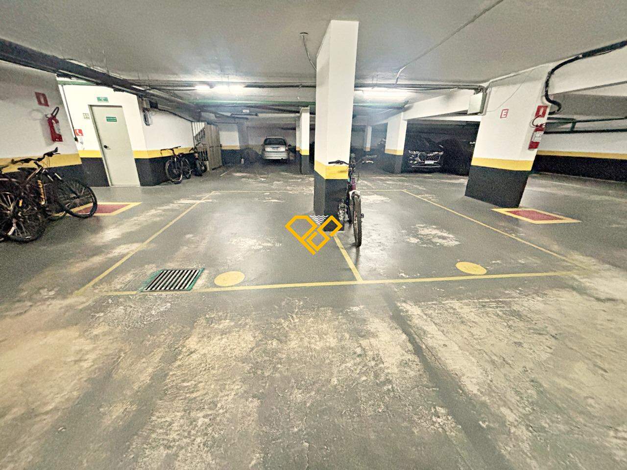 Apartamento à venda no Embaré: Garagem