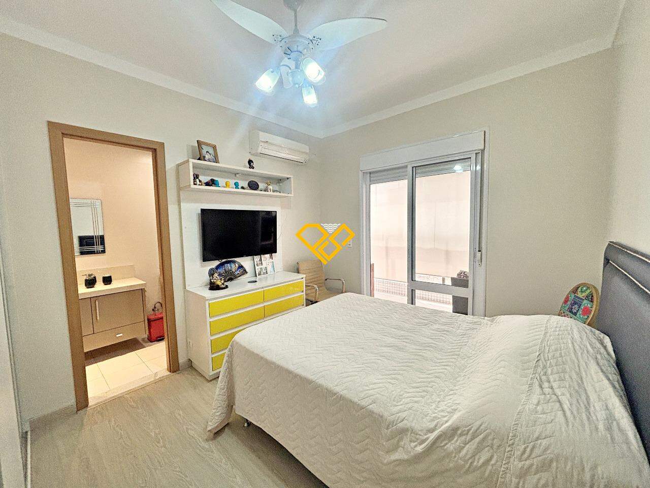 Apartamento à venda no Embaré: Suíte 1