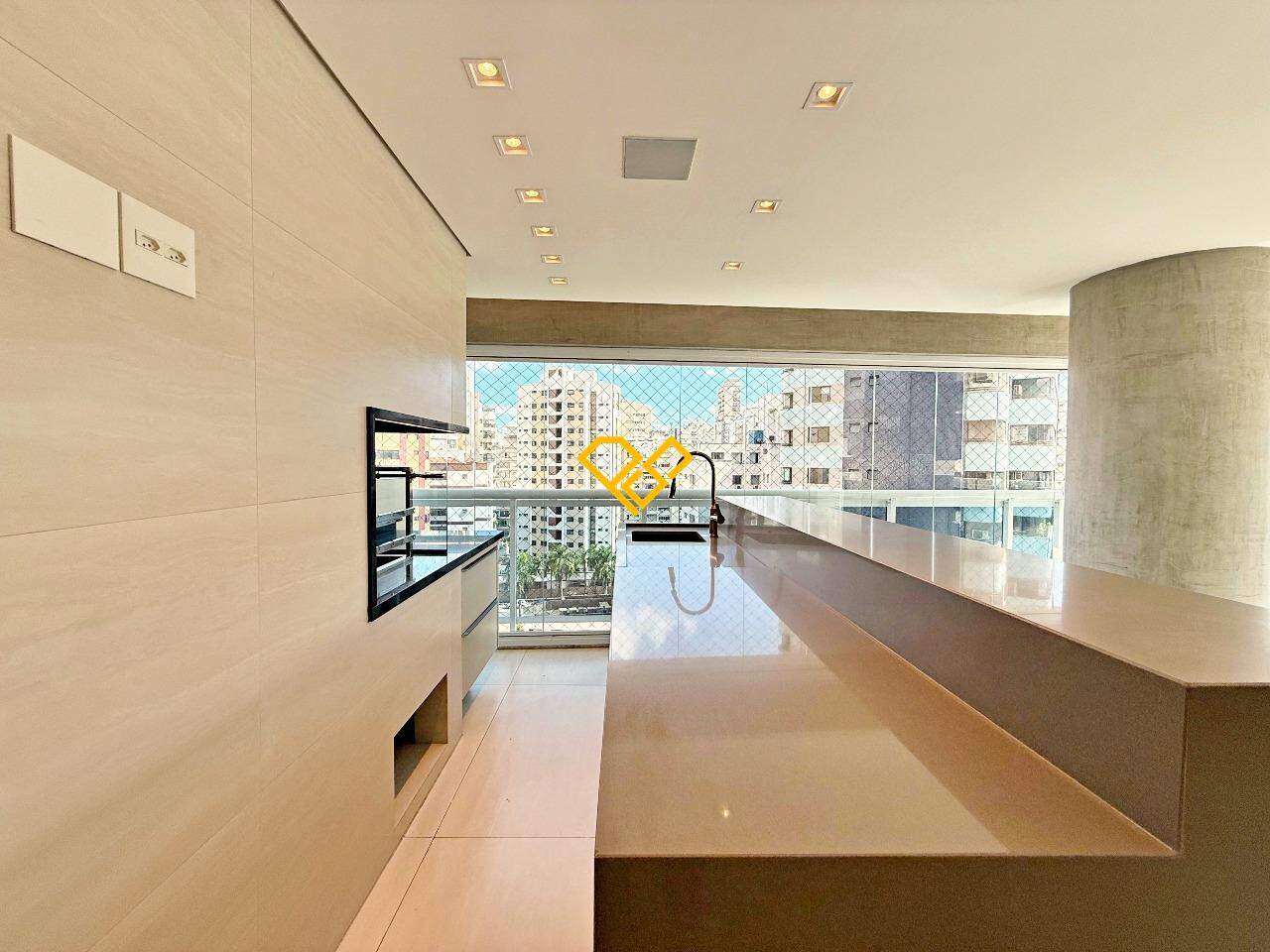 Apartamento à venda no Boqueirão: Varanda com churrasqueira