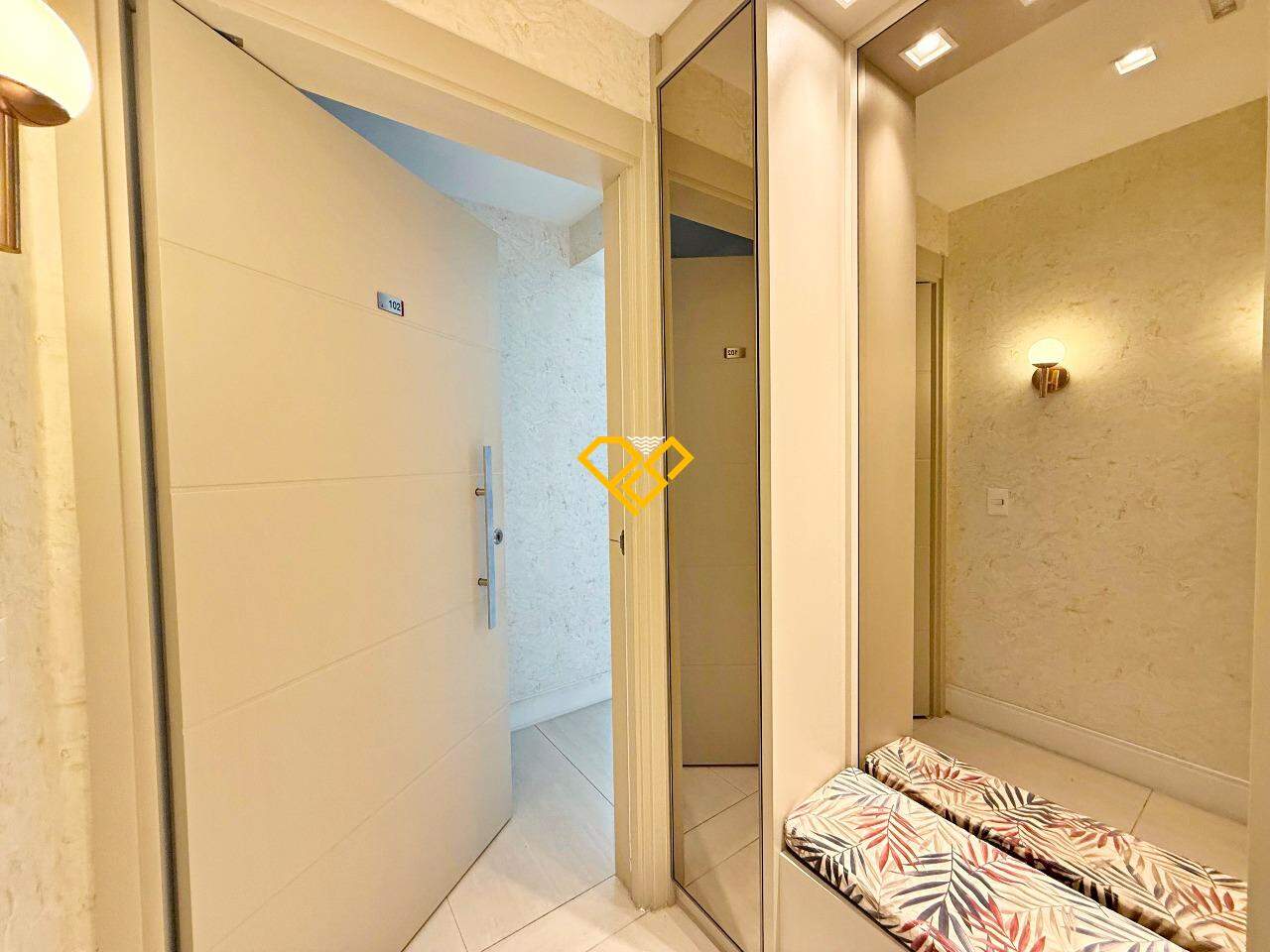 Apartamento à venda no Boqueirão: Entrada privativa