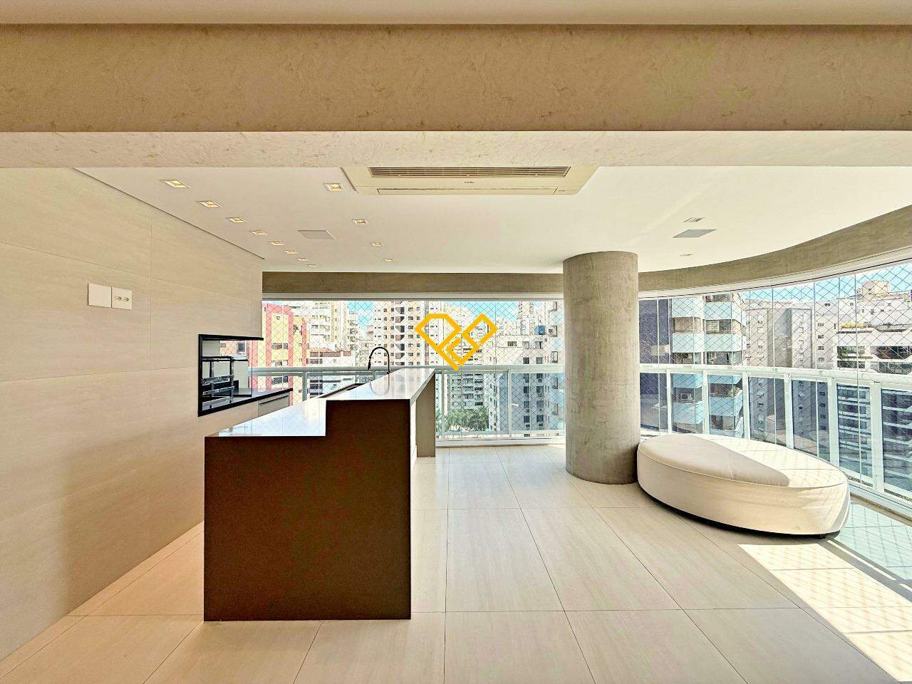 Apartamento à venda no Boqueirão: Varanda com churrasqueira