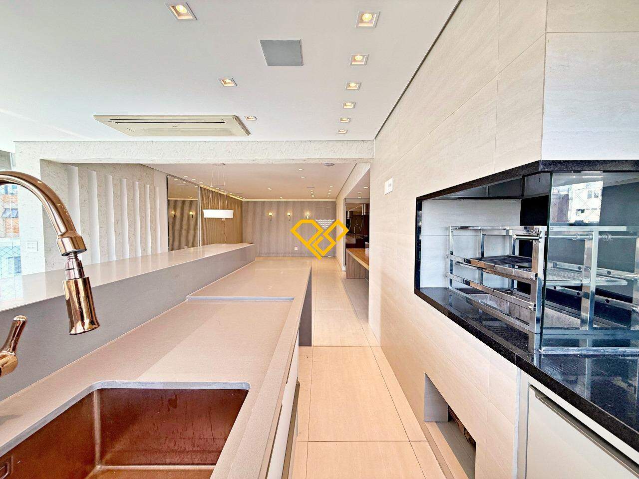 Apartamento à venda no Boqueirão: Varanda com churrasqueira