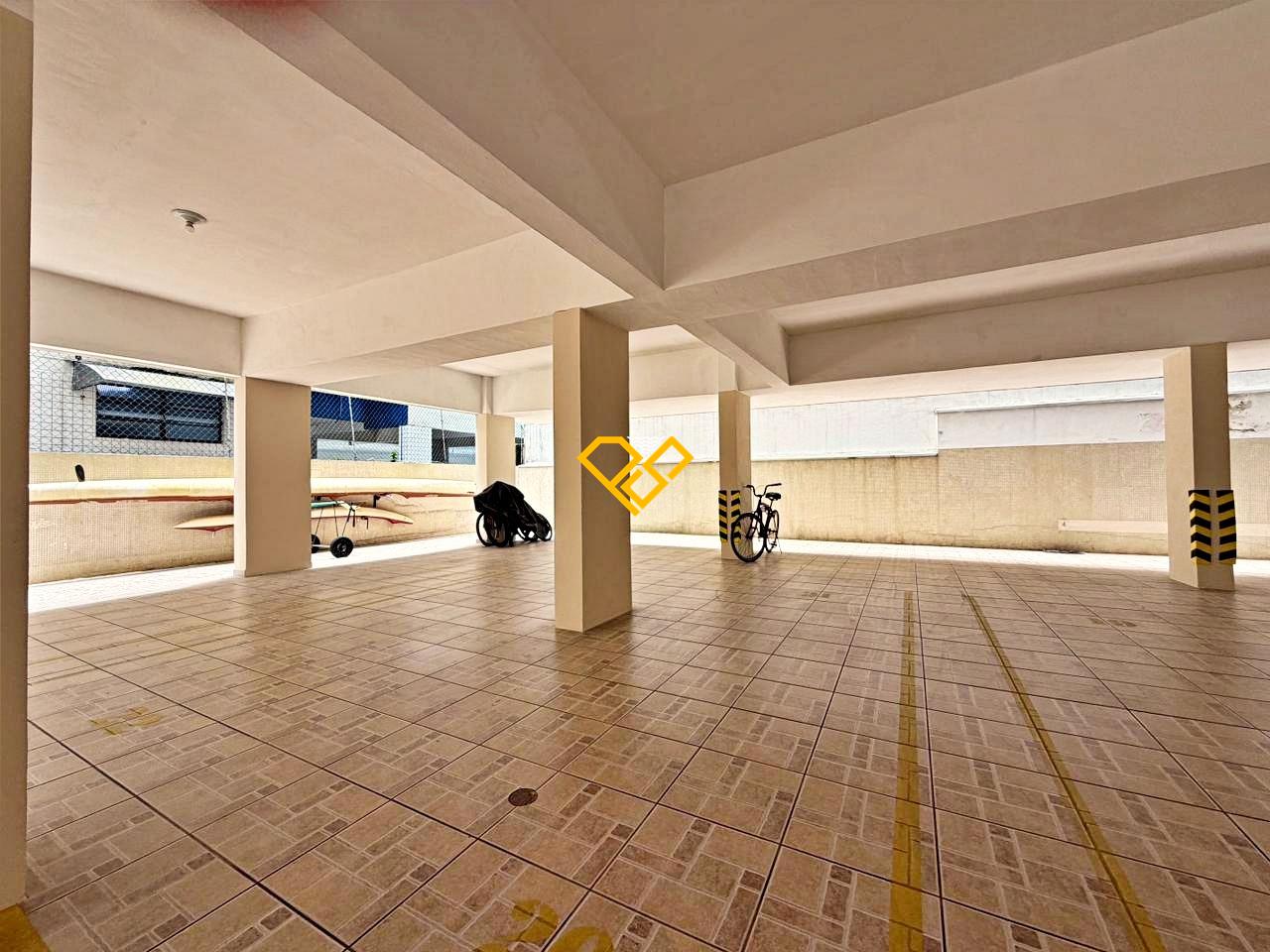 Apartamento para aluguel no Ponta da Praia: Garagem