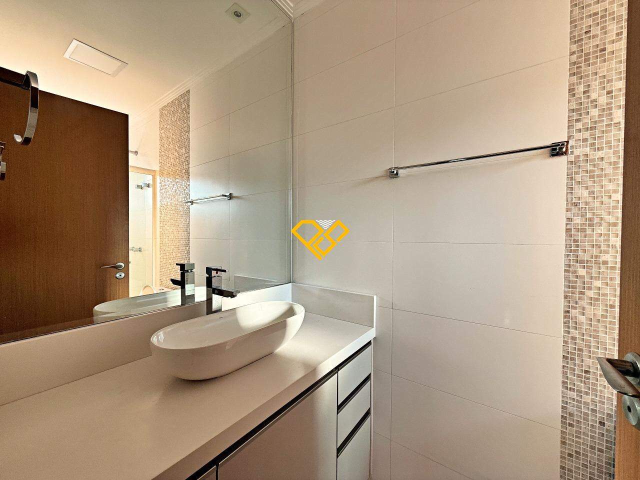 Apartamento para aluguel no Embaré: Wc suíte 1