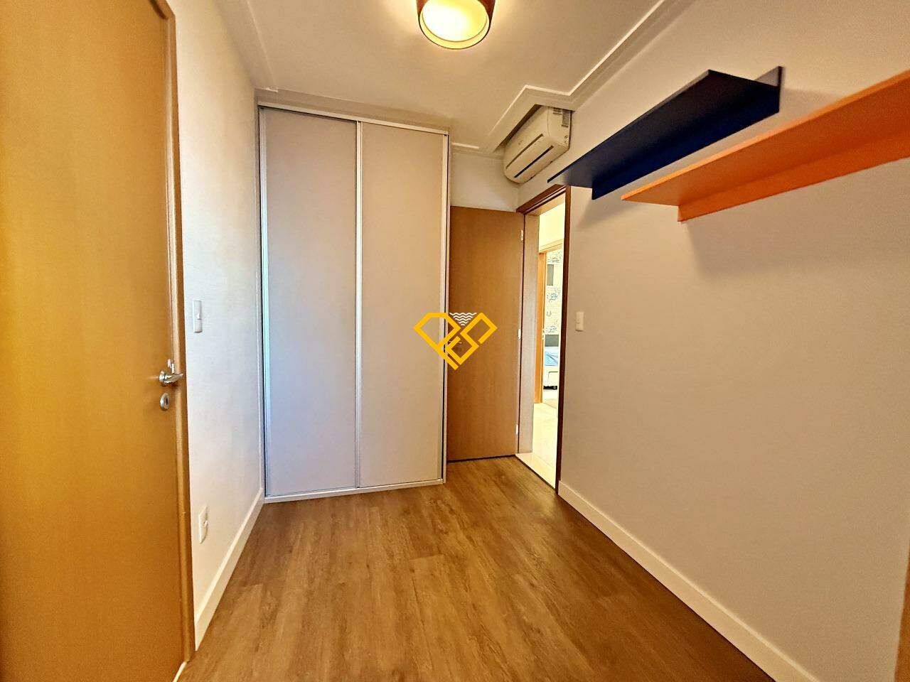 Apartamento para aluguel no Embaré: Dependência reversível