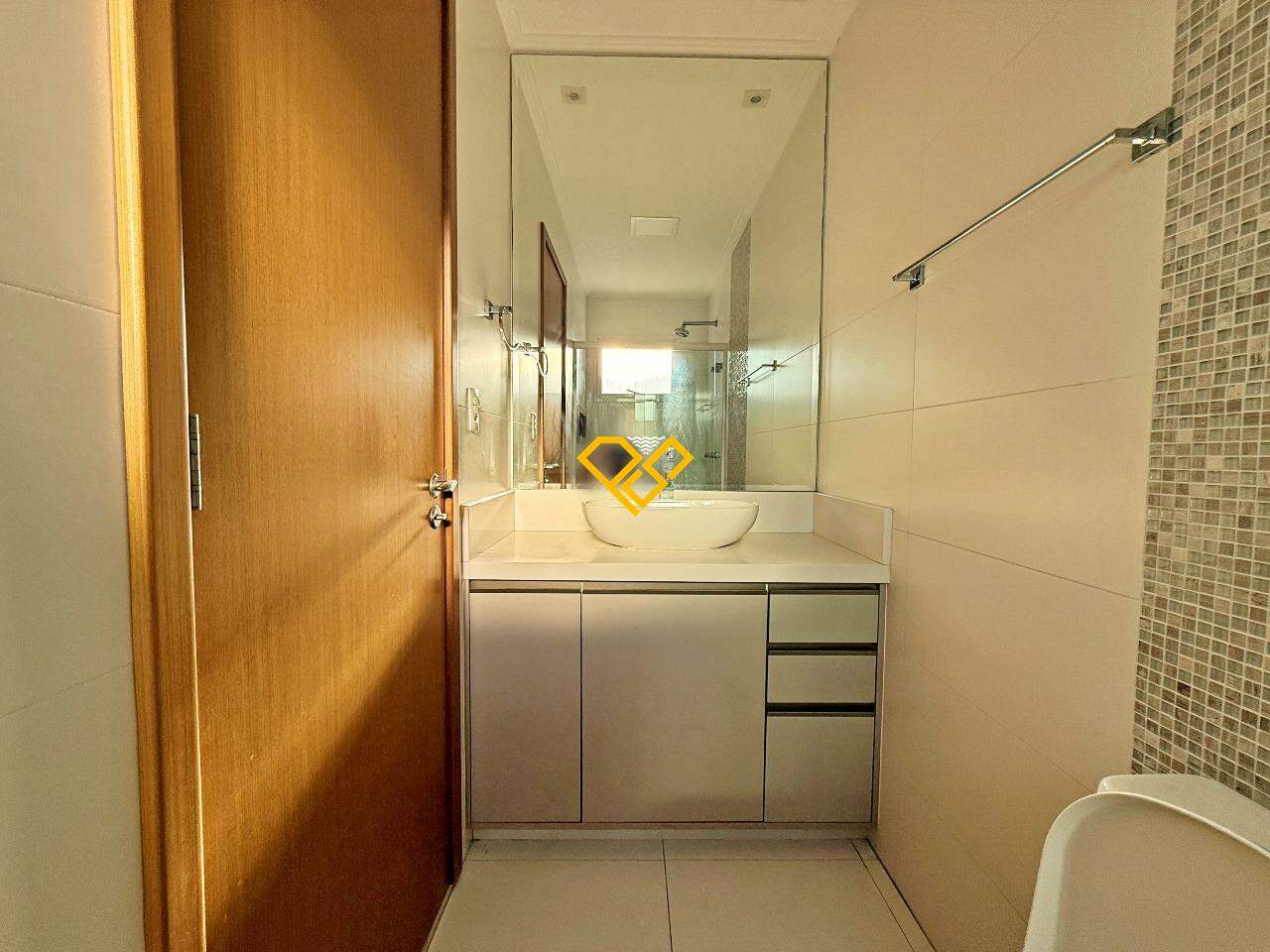 Apartamento para aluguel no Embaré: Wc suíte 1
