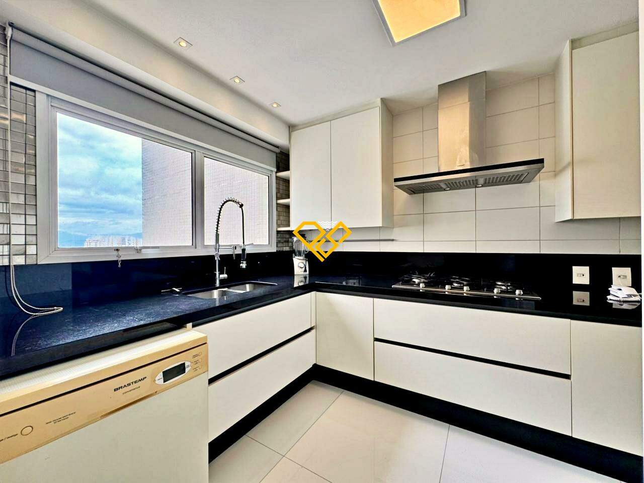 Apartamento para aluguel no Ponta da Praia: Cozoinha