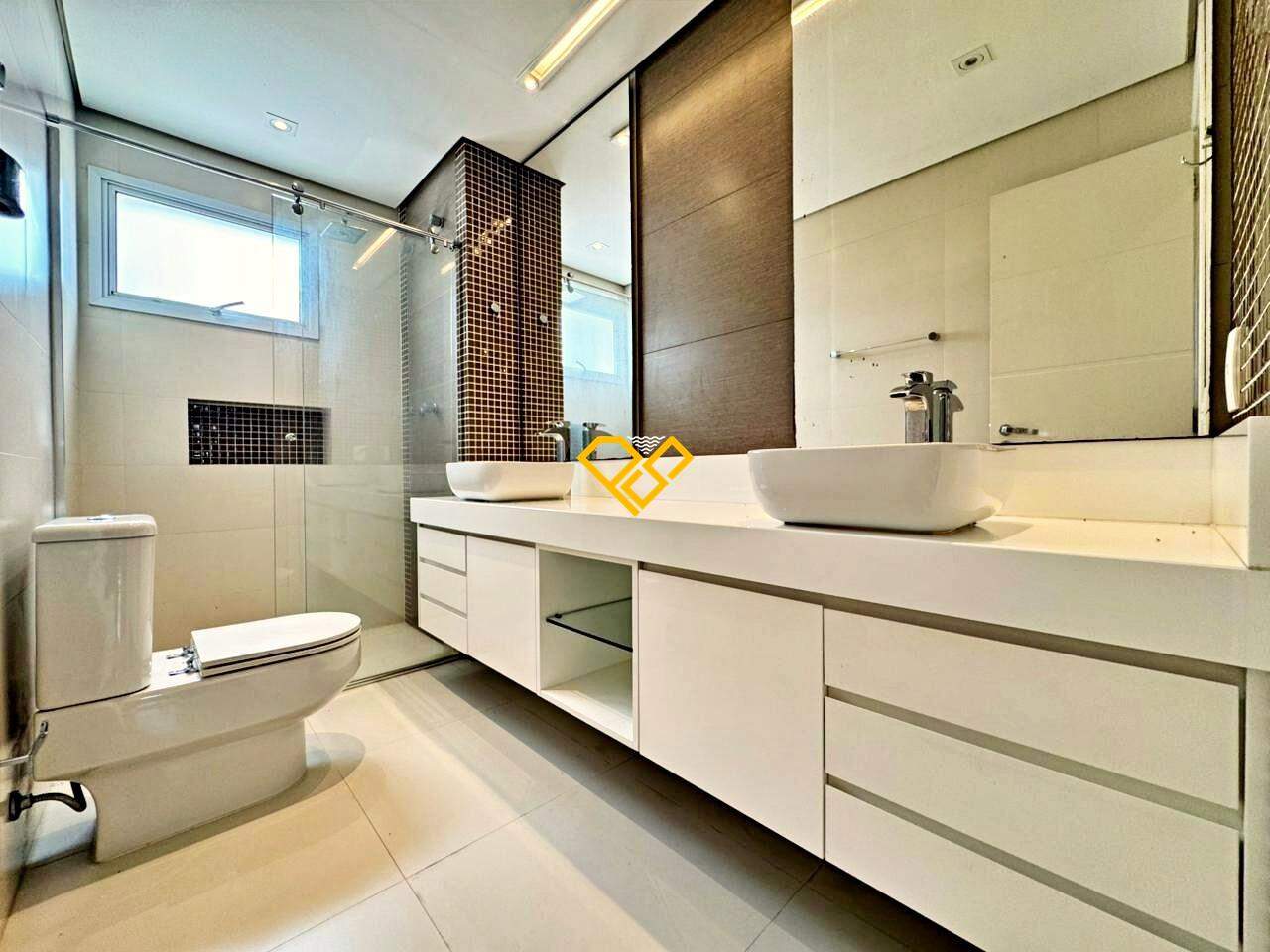 Apartamento para aluguel no Ponta da Praia: Wc suíte 1 - master