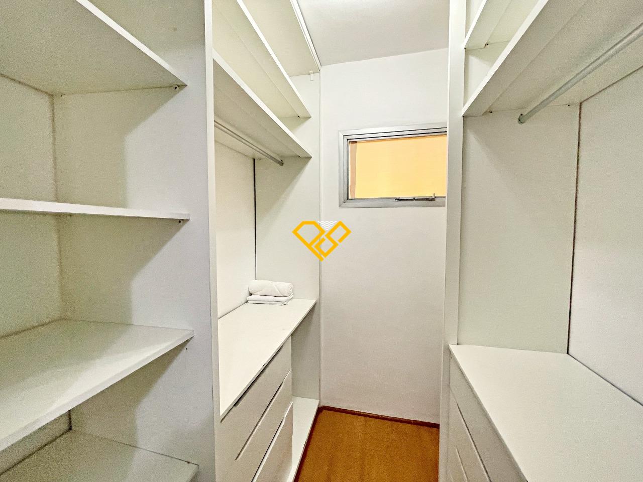 Apartamento à venda no Gonzaga: Dormitório 2 - closet