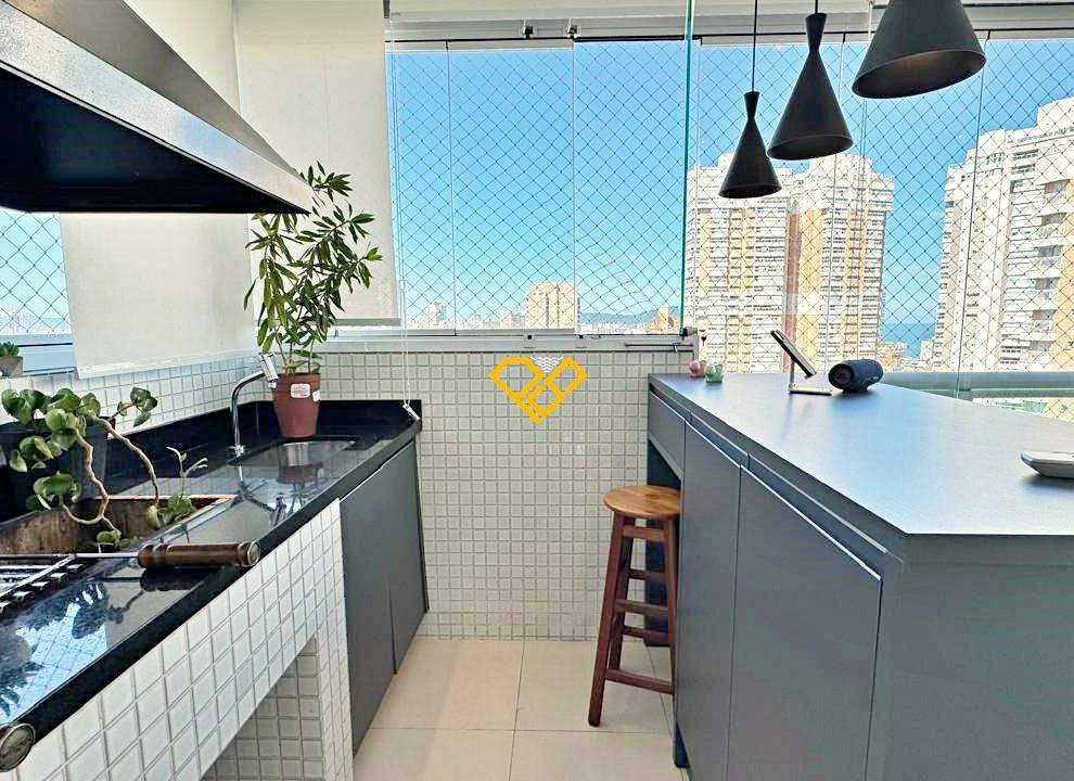 Apartamento à venda no Gonzaga: Varanda com churrasqueira