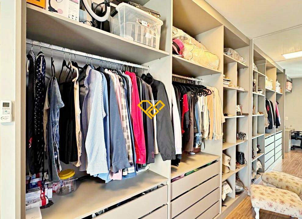 Apartamento à venda no Gonzaga: Suíte 1 - master - closet