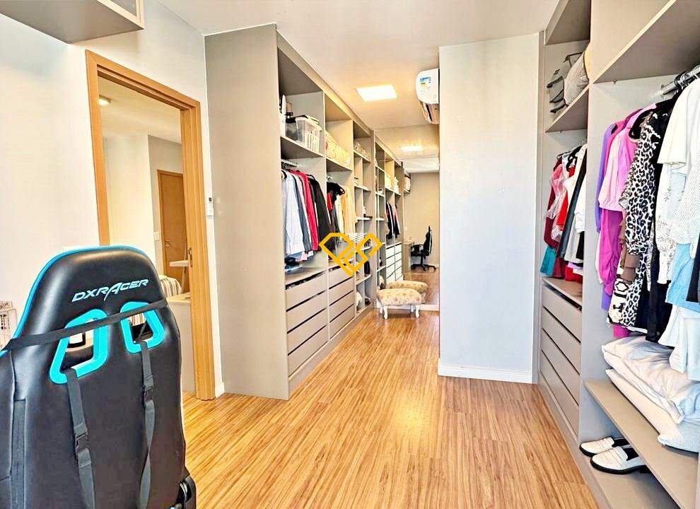 Apartamento à venda no Gonzaga: Suíte 1 - master - closet