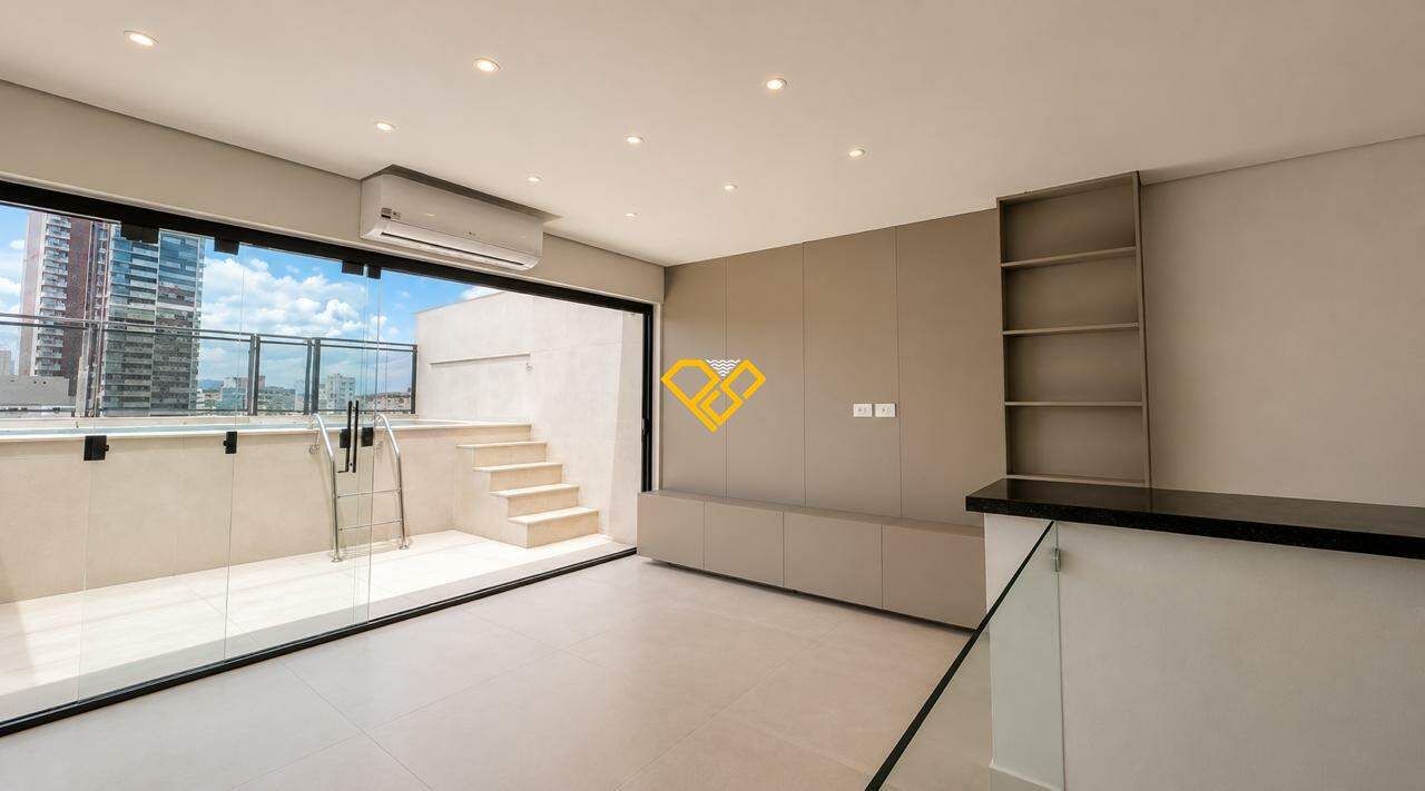 Cobertura à venda no Boqueirão: Sala e piscina