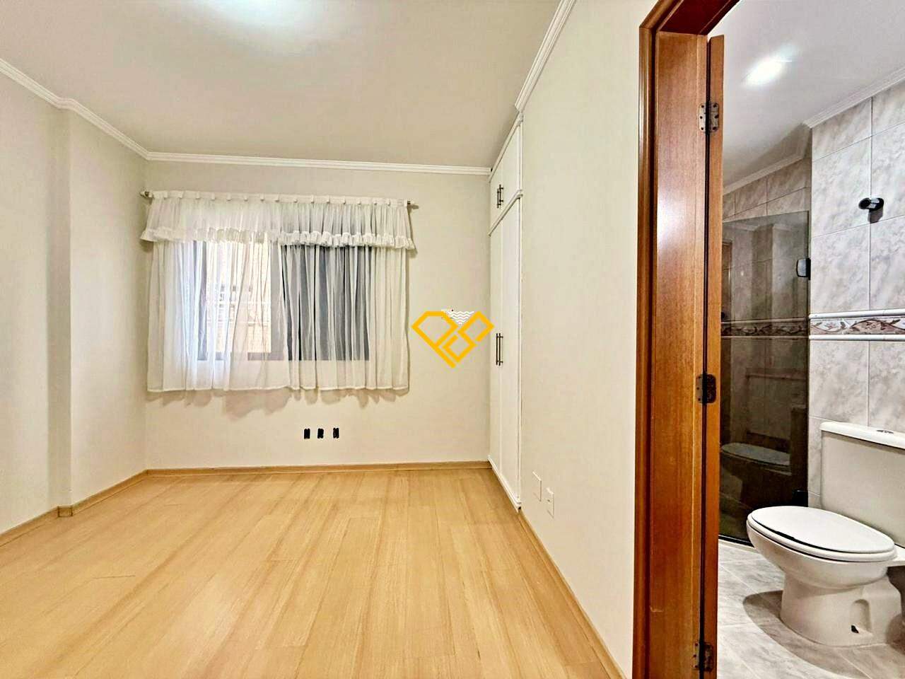 Apartamento à venda no Embaré: Suíte 1