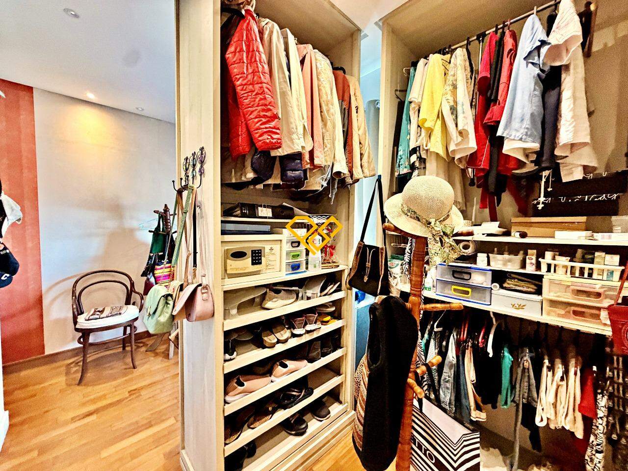 Apartamento Duplex à venda no Embaré: Suíte 1 - master - closet