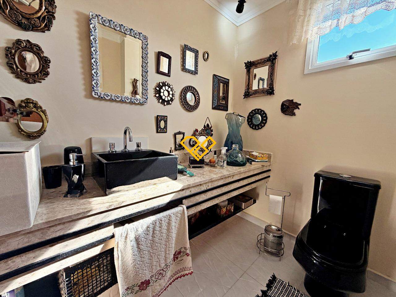 Apartamento Duplex à venda no Embaré: Lavabo