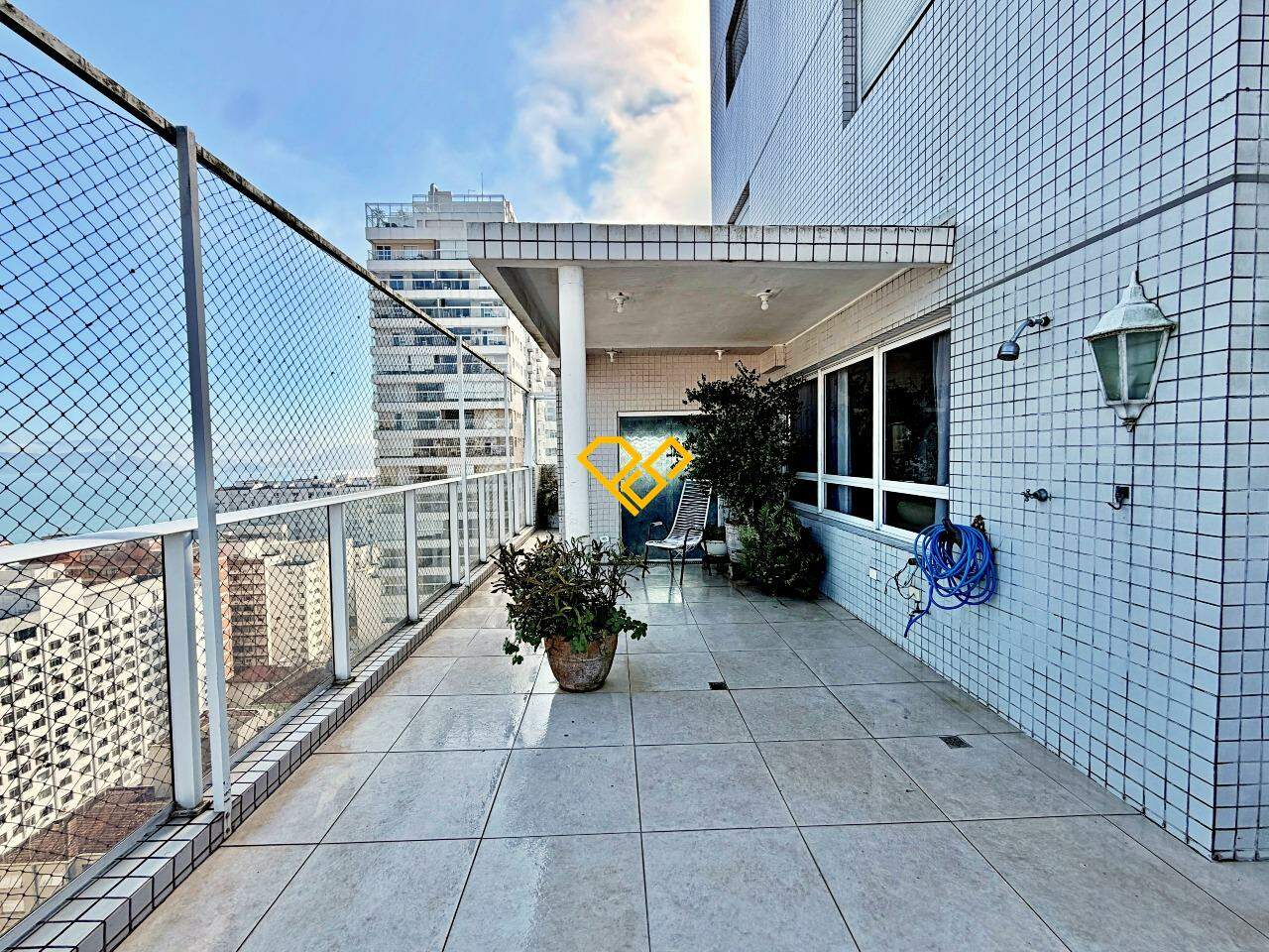 Apartamento Duplex à venda no Embaré: Varanda
