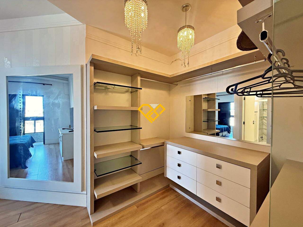 Apartamento à venda no Embaré: Suíte 1 - master - closet