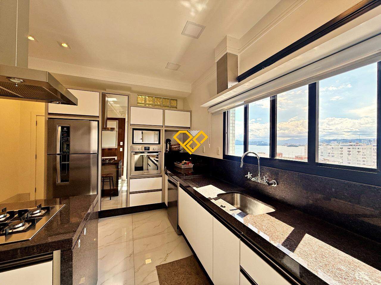 Apartamento à venda no Embaré: Cozinha